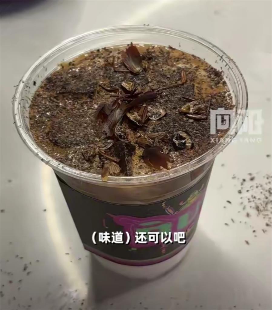 北京博物館推「大麥蟲尬蟑螂粉咖啡」…館方親曝真實口感:酥酥脆脆好喝!