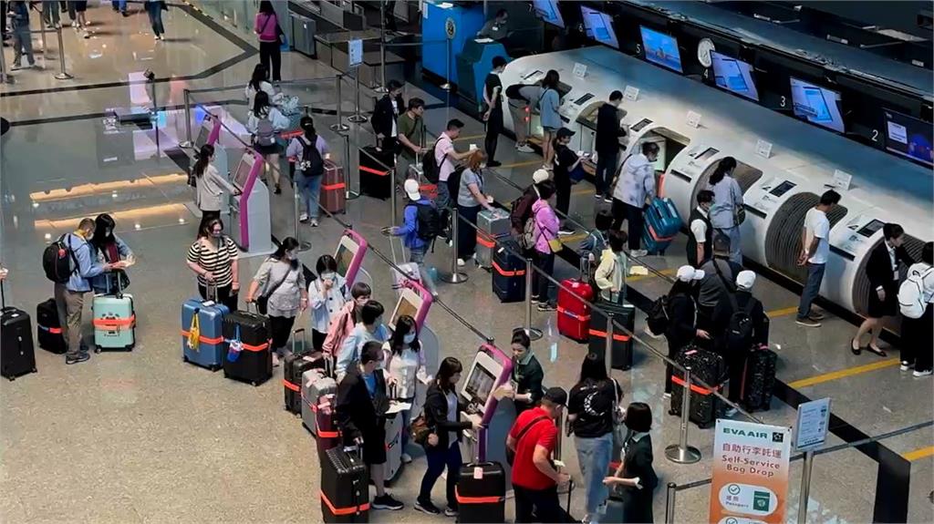 配合國慶大會空中操演　桃機上午3時段暫停起降