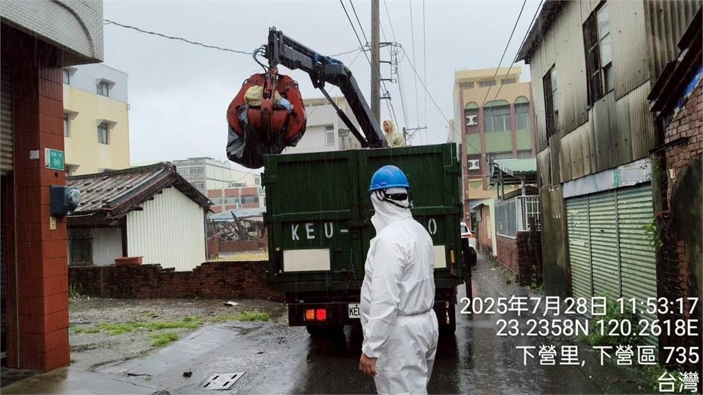 台南災後修繕媒合逾九成五 石綿瓦清運破三千噸約兩年總量