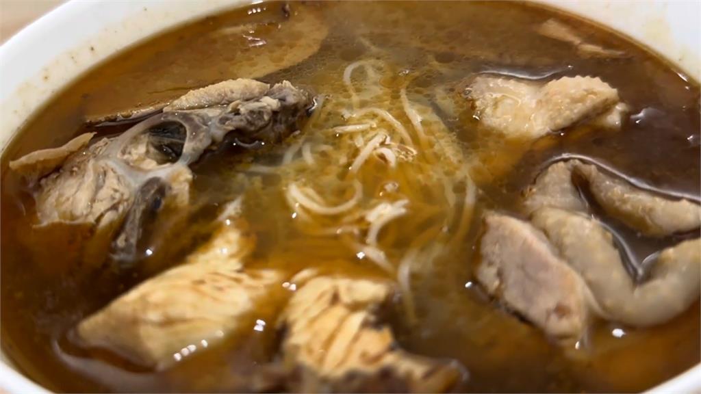 台灣趴趴走/ 囡仔出世厝內麻油雞香 平時品嘗補身補嘴空 麻油料理好吃一級棒!