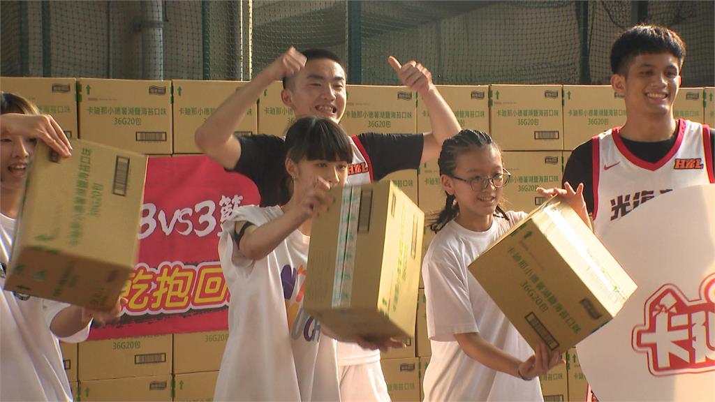 HBL高中籃球聯賽球星 新生高架球場和民眾三對三鬥牛