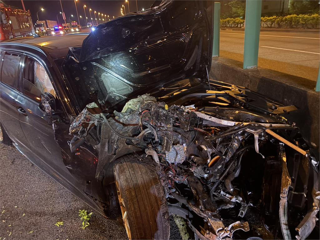 快新聞／台南國道8號死亡追撞車禍！小貨車駕駛慘噴飛身亡　轎車駕駛肇逃