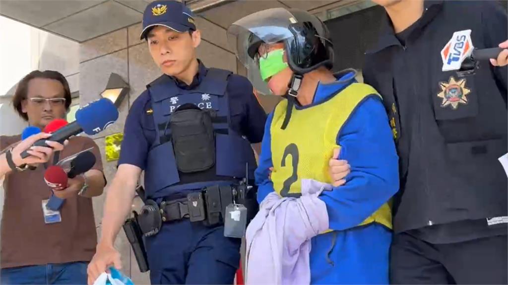 汶汶遭「狂粉阿北」割頸！嫌犯移送情緒失控「拒上警車」怒吼：他們逼我