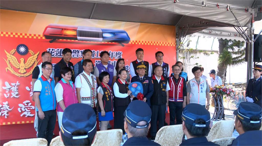 花警授車典禮動員各地值勤車撐場? 基層警轟:拍縣長馬屁