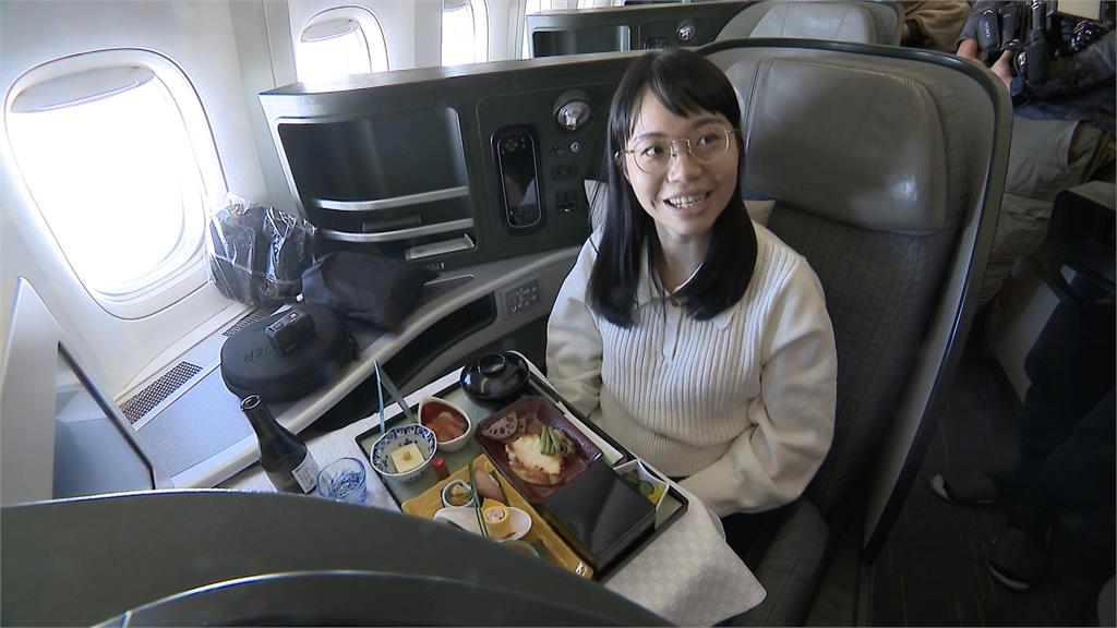 想挑喜歡的飛機餐! 坐中間區域最沒得選