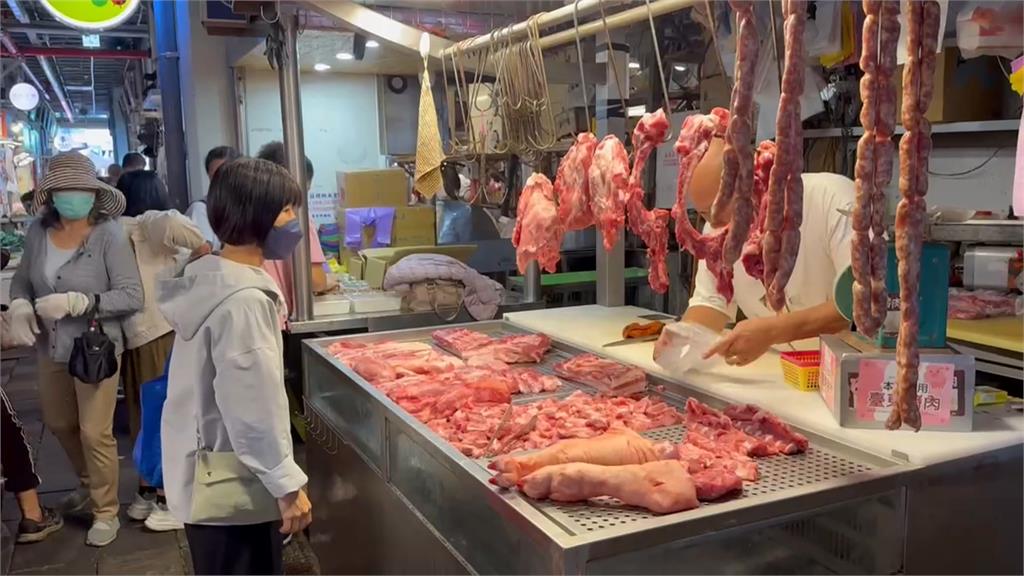 非洲豬瘟攤商「15天沒收入」 市場開市陳瑩獻上補助金