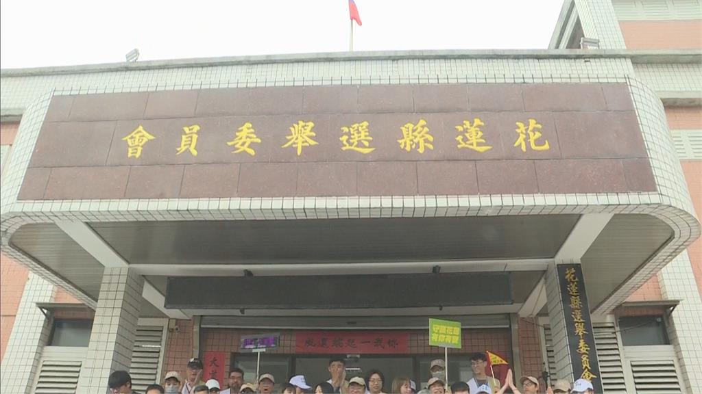 快新聞/裁傅自由!罷免傅崐萁二階送出32777份連署書 八炯不捨志工們忍受謾罵