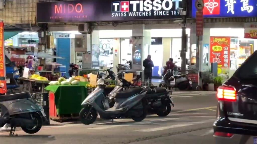 火氣有那麼大? 苗栗街頭衝突 騎士被攤商規勸違停惹怒竟街頭亮刀