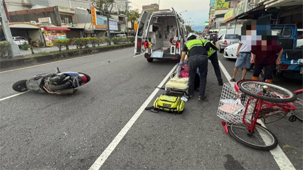 驚險! 轎車突偏離車道撞內側車 害對方撞護欄