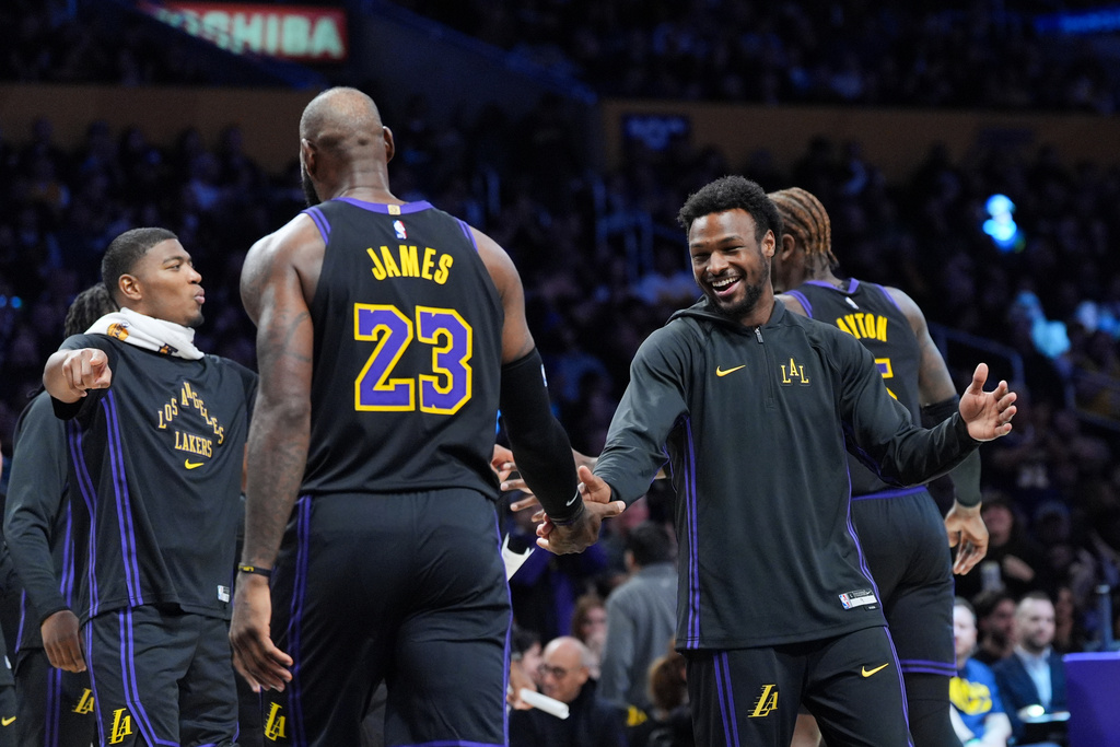 NBA(影)/大哥終於回歸湖人全員到齊奪勝!賽後詹皇這麼說