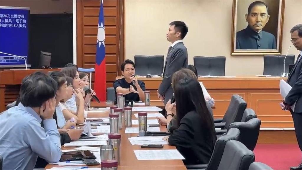 羅廷瑋大學舊片被挖！上課遲到、睡覺認了「我只要文憑」律師傻眼：沒料的人
