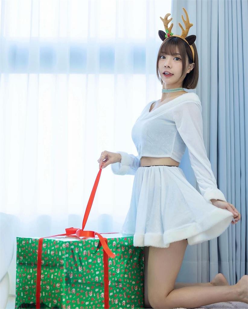 最正MC小外套包緊緊!下一秒雙手打開「炸出流量密碼」網嗨:女神