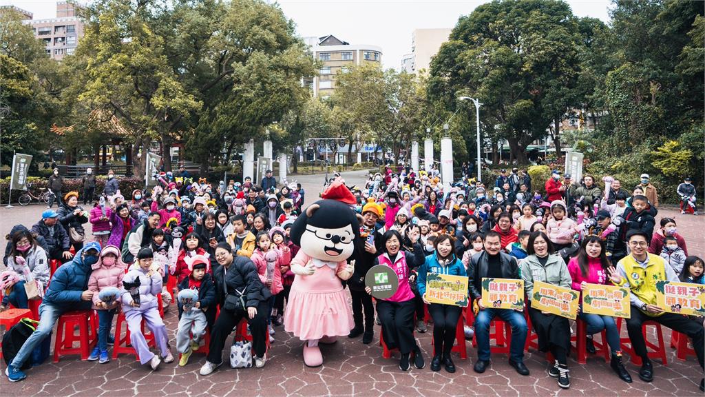 快新聞/民進黨新北黨部辦親子活動 300民眾歡慶假期