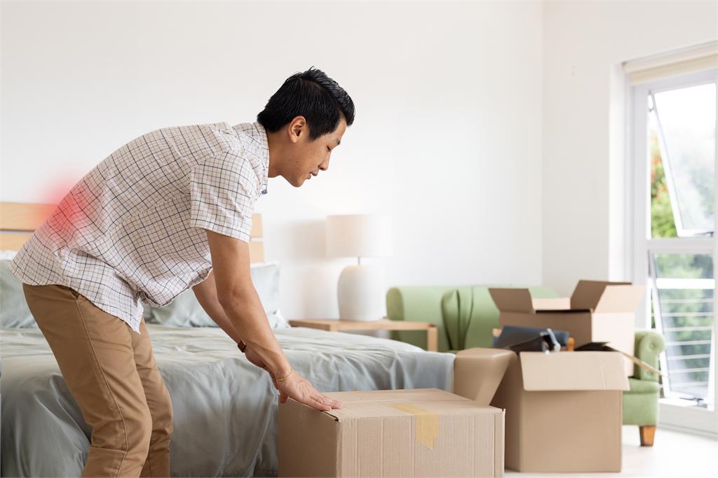 不是老了才會痛！WHO示警：下背痛患者2050年恐攀升至8.4億人