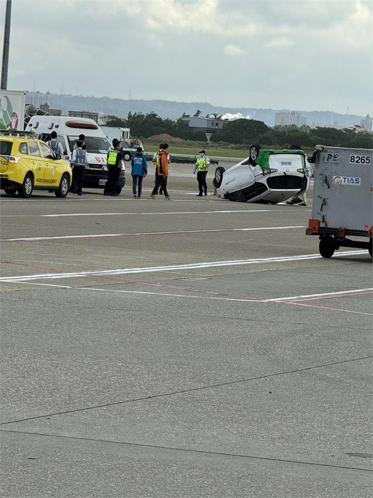 快新聞／長榮空廚加餐車與航勤航機拖車「相撞翻覆」　空廚人員傷勢曝光