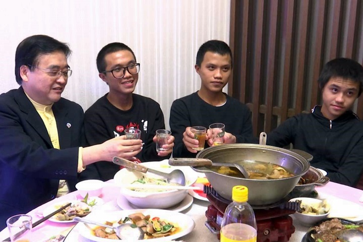 南投「一碗麵」5兄妹長大了!16年後「現況曝」二姊:請媽媽不要擔心