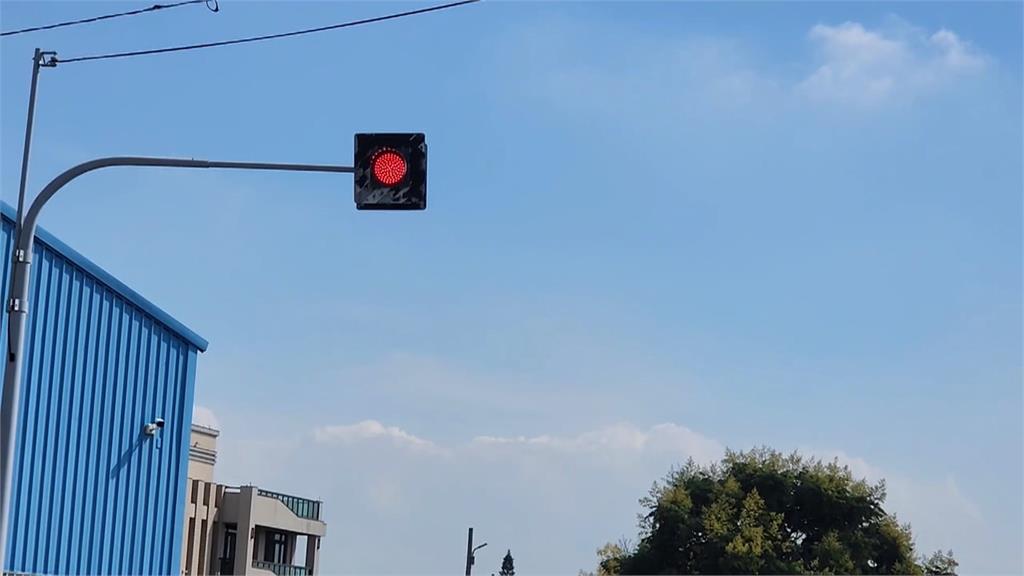 閃紅燈號誌參考用？　彰化同路口三天內兩起車禍