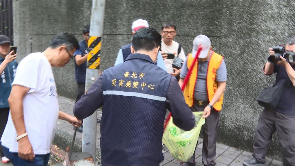 快新聞／蔣萬安不會掃地？藍營民代「驚見1姿勢不忍提醒」　沈伯洋說話了