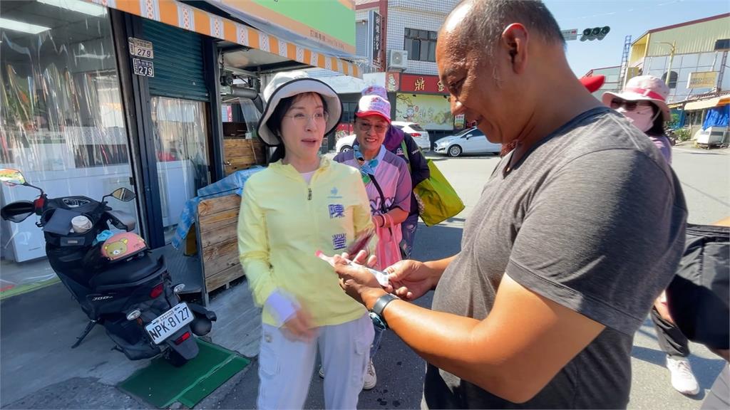 好的開始！陳瑩徒步掃街發膠原蛋白飲　吸選民瘋搶：很讚