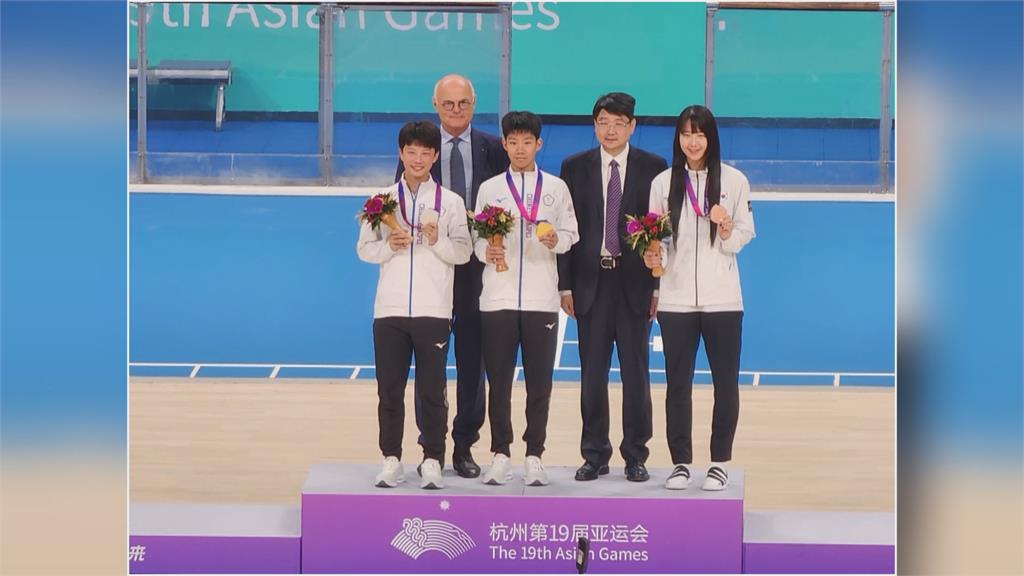 亞運競速溜冰女子1萬公尺 施沛妤首闖亞運就奪金