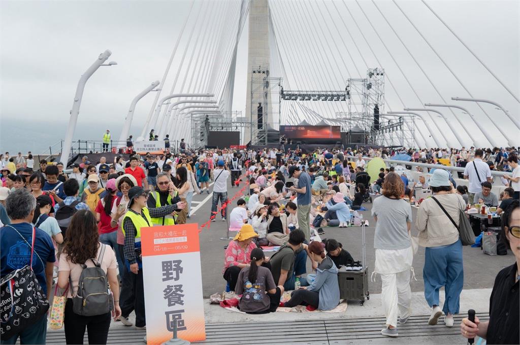 快新聞／淡江大橋藝術季爆人潮！15萬人湧橋體驗　音樂、戲劇一次看遍