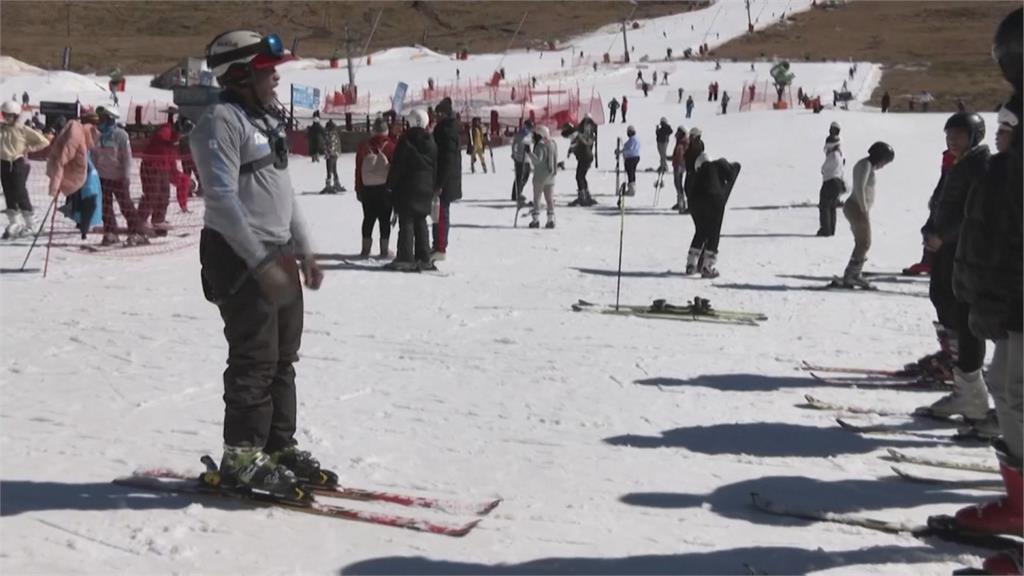 南非龍山山脈積雪　每年吸引3萬滑雪愛好者