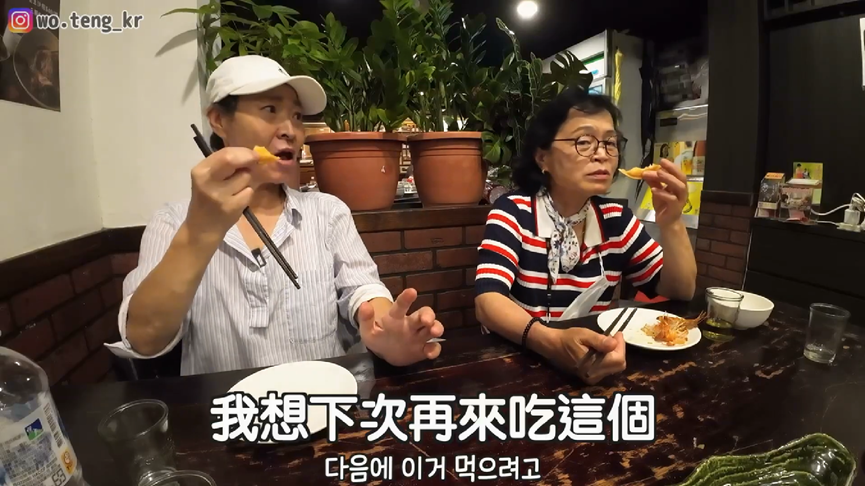 初嚐台灣熱炒!店家招待甜點南韓媽一吃狂比讚 嗨喊:下次再來吃