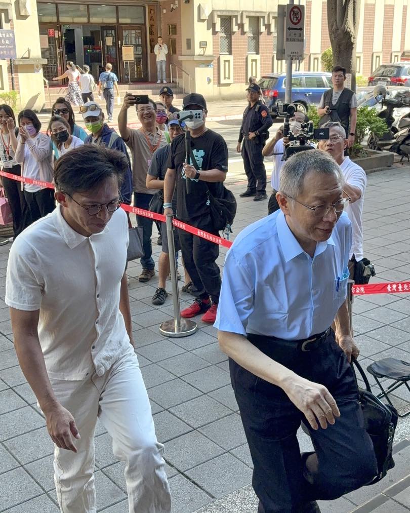 黃國昌陷「跟監阿北」爭議反批民進黨操作 直播連線柯文哲愣一秒回這句…