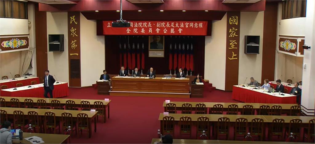 黃國昌吵死?議場又因「音量過大」逼韓國瑜皺眉當風紀股長
