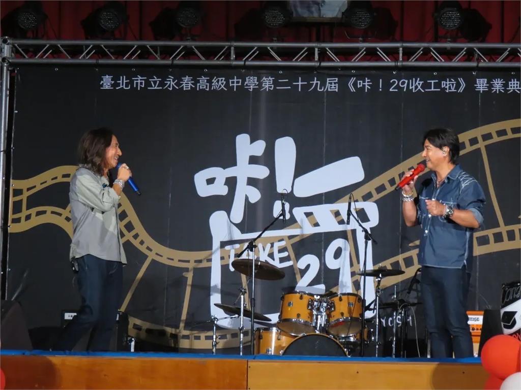 動力火車「首登校園獻唱」嗨翻畢典!顏志琳親揭「背後原因」:有一點感傷