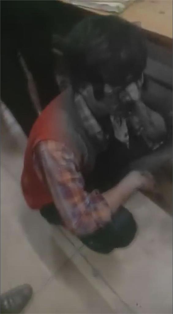 20秒驚悚逃命片流出!花豹闖法院狠咬6人 律師脖子遭攻擊血濺現場