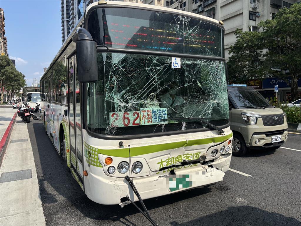 快新聞/週日不平靜!北市大安區2公車追撞 9名傷者緊急送醫