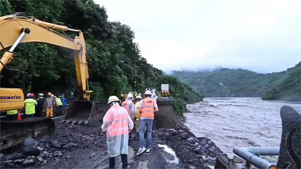 和時間賽跑！千人受困桃源山區出不來　交長下令8/1前搶單線通行