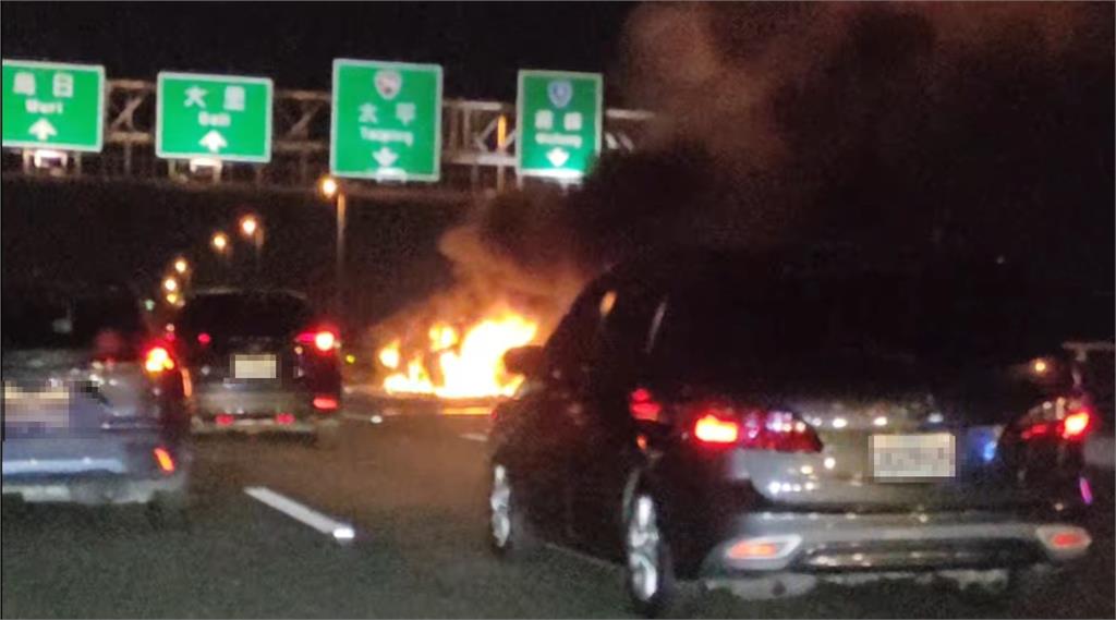 最新／國3火燒車！4車追撞引發大火　烈焰沖天嚇壞路人