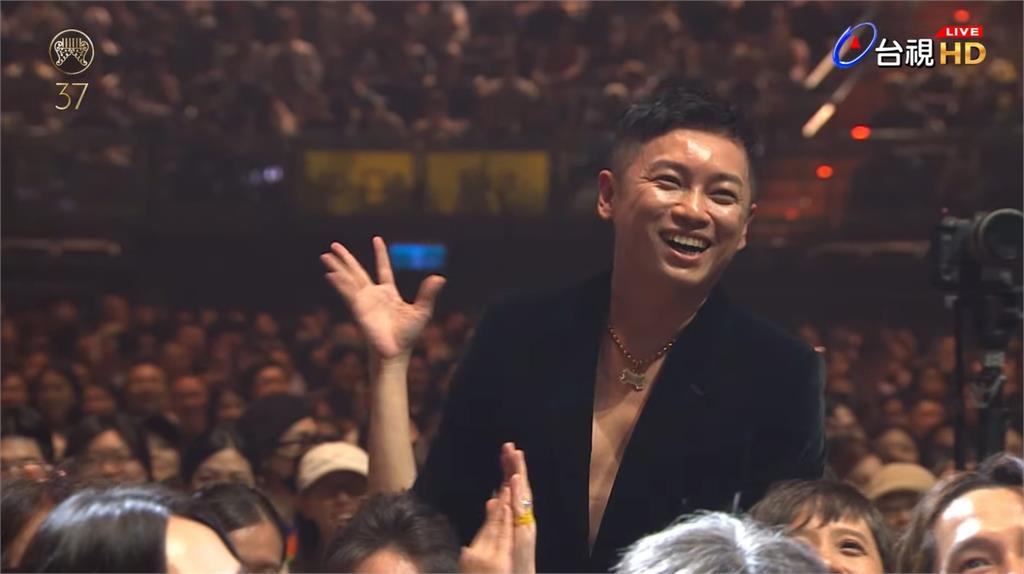 金曲37／A-Lin笑虧男團粉底厚！下秒驚見評審手機傳「該打瘦瘦針囉」秒神回1句