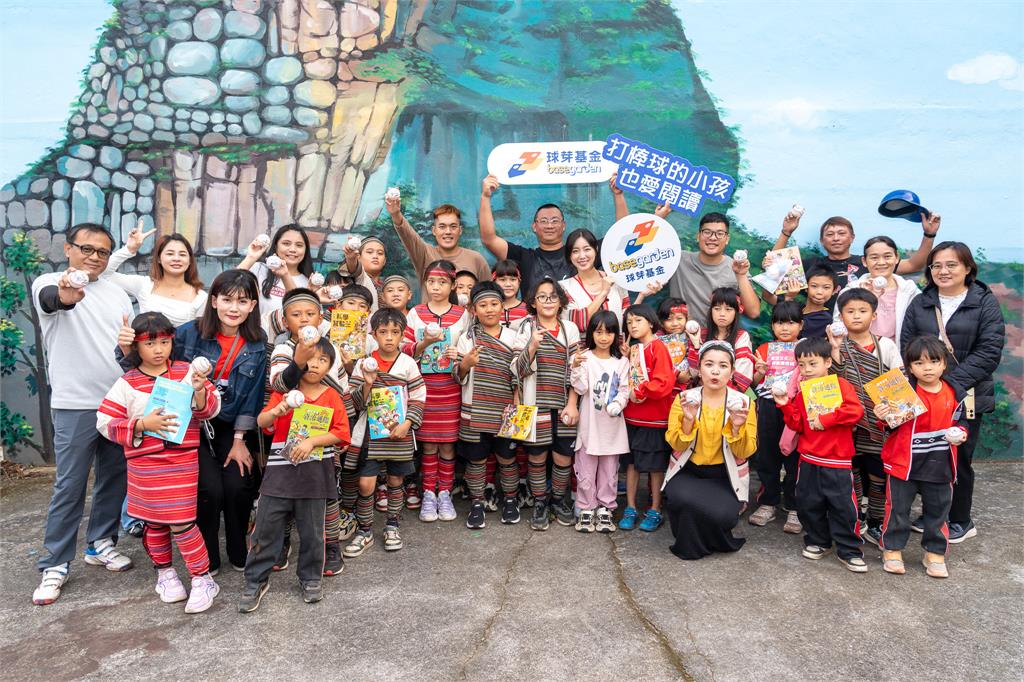 啦啦隊(圖多)／球芽攜手安芝儇走進偏鄉以「舞」會友！網大讚：人美心善仙女下凡