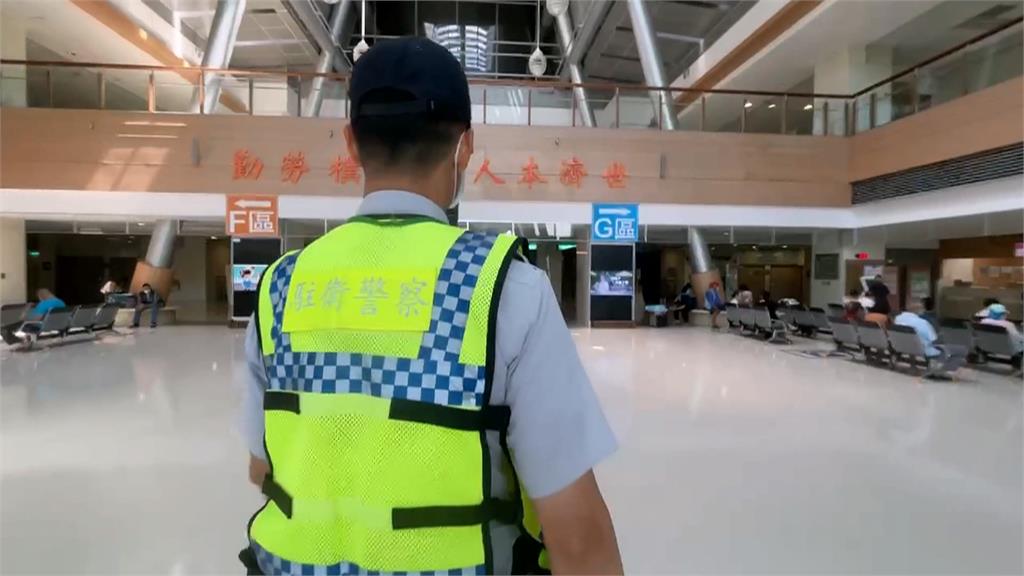 嘉義長庚醫院警眾目睽睽逮車手 嫌行跡詭異被民眾注意