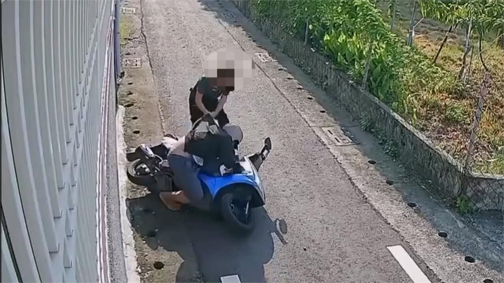 劇情反轉! 屏東7旬婦遇飛車搶劫 劫匪反被打趴在地
