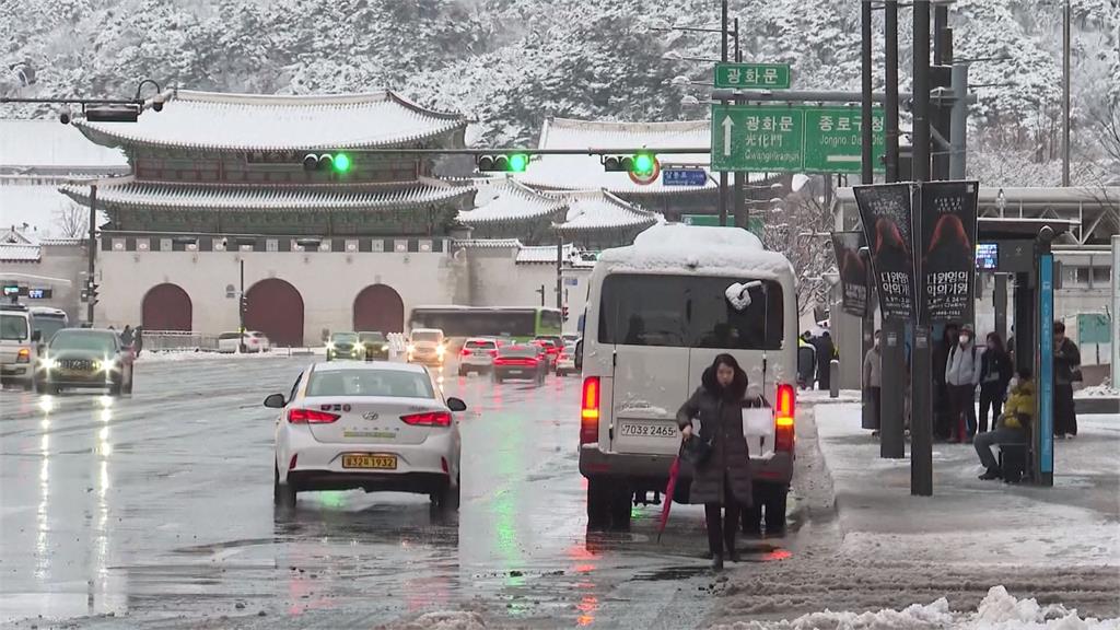 南韓暴雪！　江東區積雪達７０公分　道路濕滑釀多起車禍