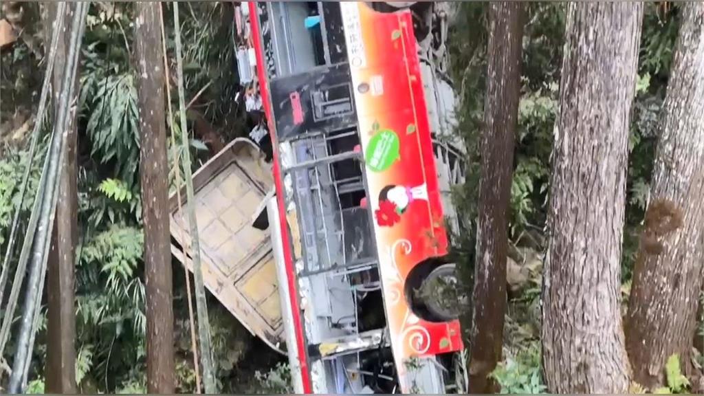 快新聞／南投杉林溪賞櫻遊園車墜谷1死7傷　名單一次看