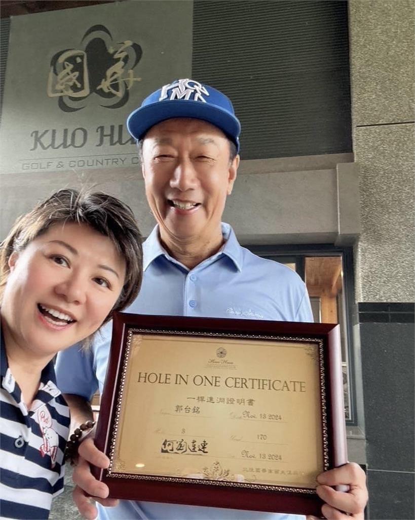 郭台銘一桿進洞「豪送50萬」!桿弟當下反應曝光…網嗨:我要去應徵