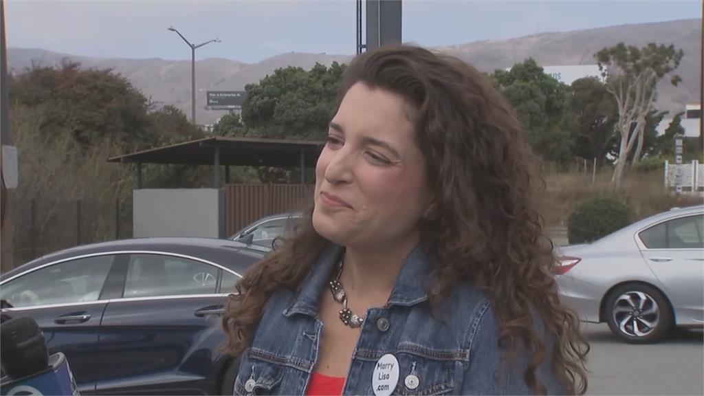 高速公路旁刊超大徵婚廣告  加州女子大膽追愛