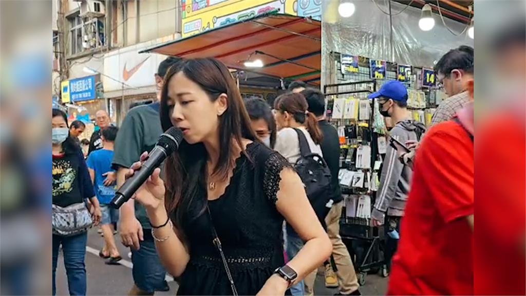 正妹媽「邊顧孩邊深情唱」蔡健雅名曲 網友讚翻:放真感情和回憶在唱