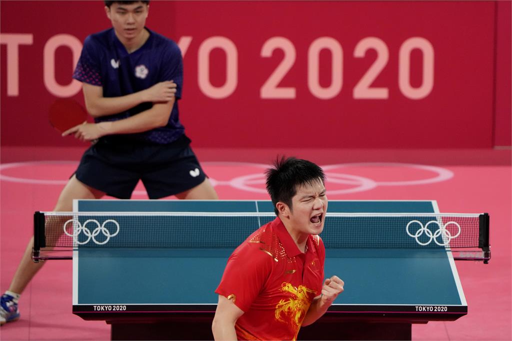 林昀儒逼樊振東陷苦戰　中國桌球主席緊張抱頭、殭屍跳畫面曝光