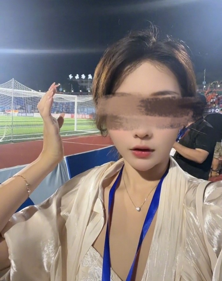 正妹實況主「收包裹秒爆炸」美顏全毀!「正面只剩一條線」她不忍曝真凶照發聲了