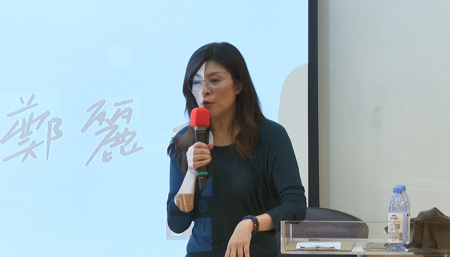 鄭麗文現身東吳大學演講　怒槓副教授：「太沒大腦了吧」