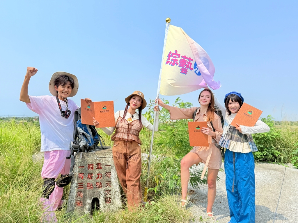 民視、八大《綜藝新時代》拜訪「嘉義最強青蚵嫂」!驚見青蚵嫂是縣長翁章梁熟練剝蚵