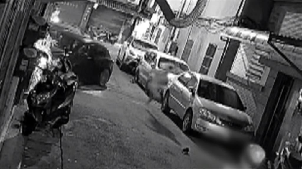 違停拒盤查行為詭異!嫌犯加速鑽巷撞上民宅與轎車後逃逸