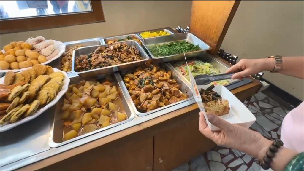 屏東素食自助餐"2便當454元" 業者:秤重計價每兩13元