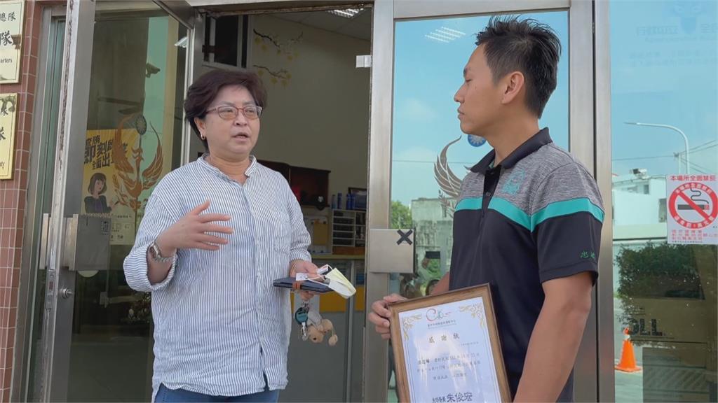 球友昏倒失去意識 菜鳥消防員場邊CPR搶命